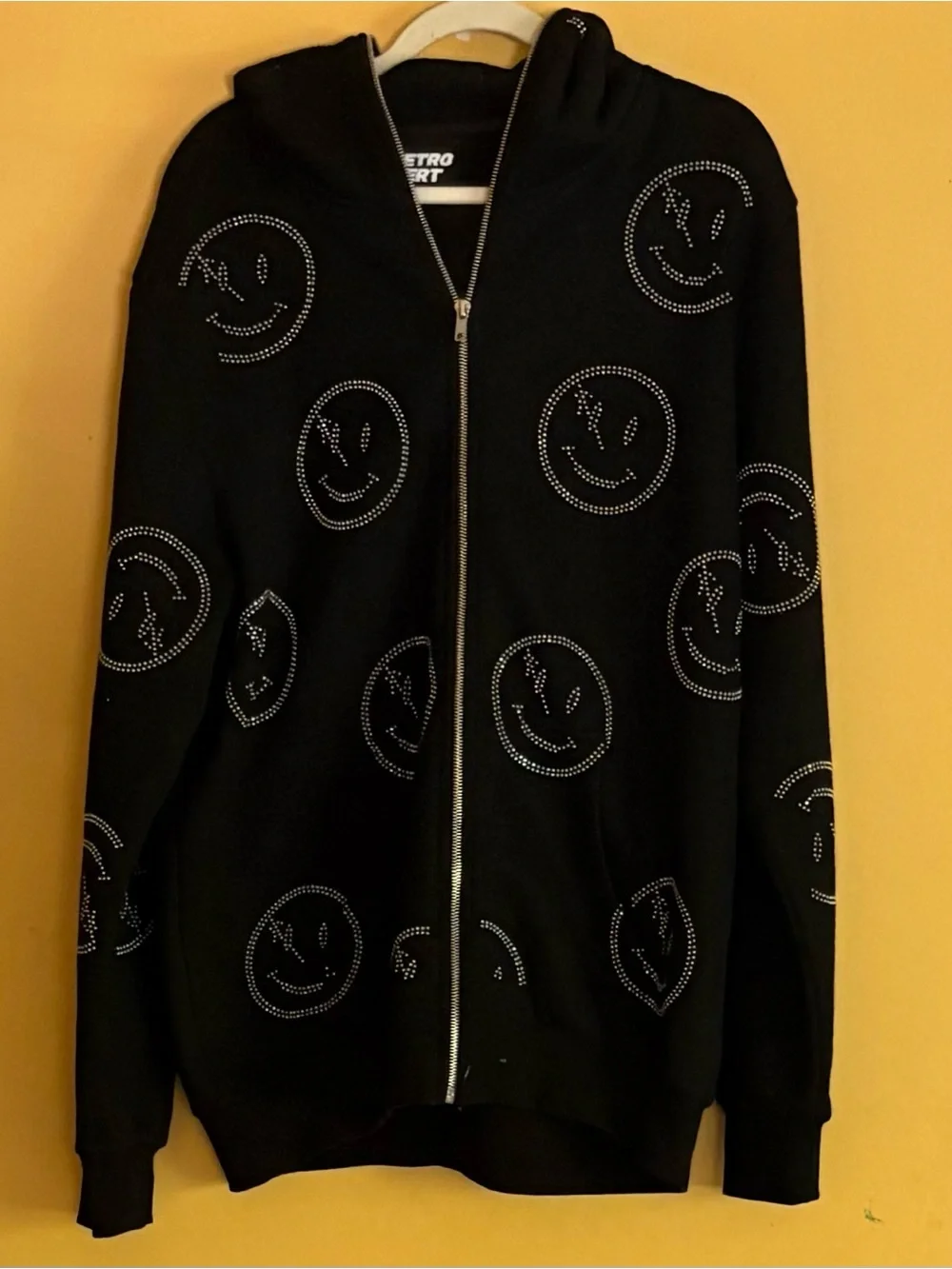 RETROVERT Smiley Hoodie. Black. Large.